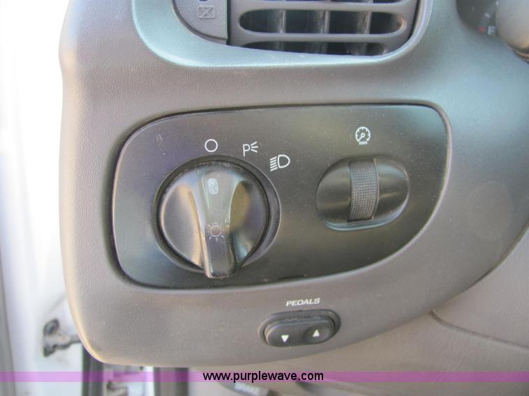 image for item C2577 2001 Ford F150 XLT club cab pickup truck