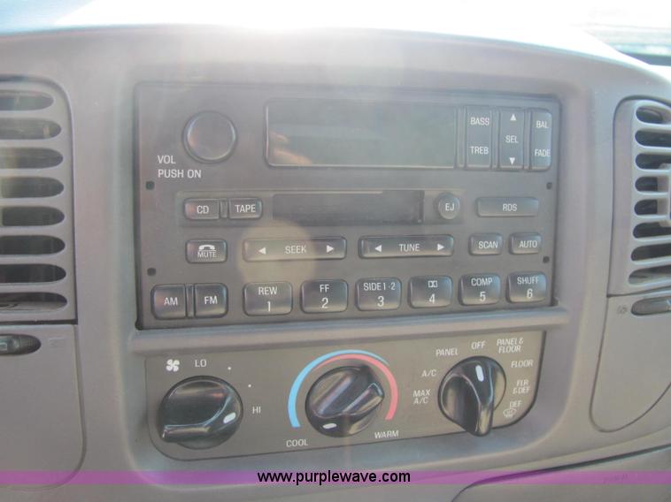 image for item C2577 2001 Ford F150 XLT club cab pickup truck