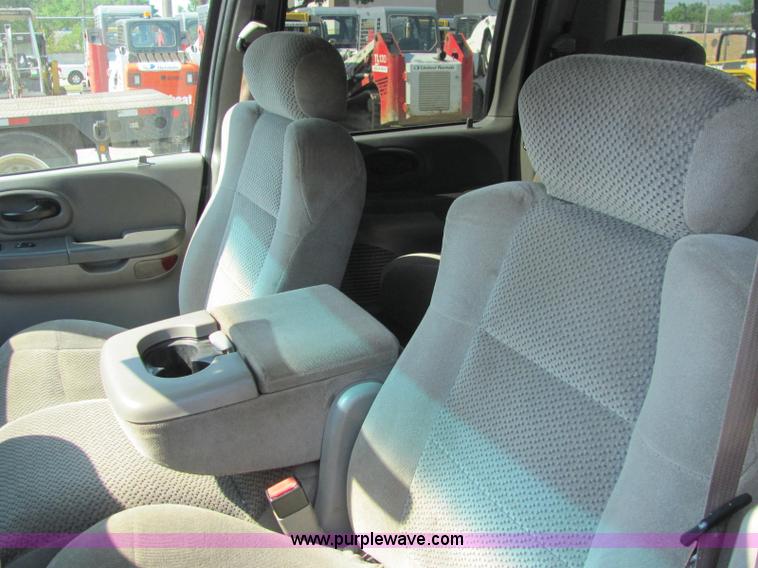 image for item C2577 2001 Ford F150 XLT club cab pickup truck