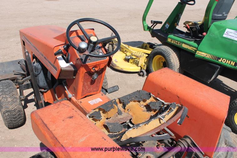 image for item C2591 Allis-Chalmers 720 tractor