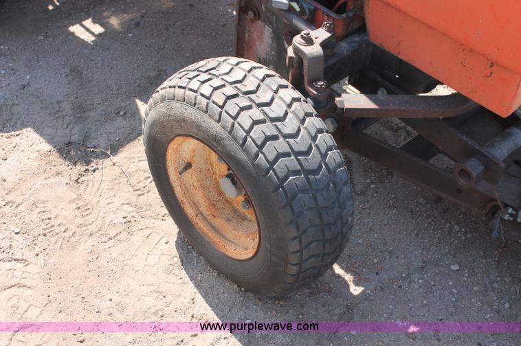 image for item C2591 Allis-Chalmers 720 tractor