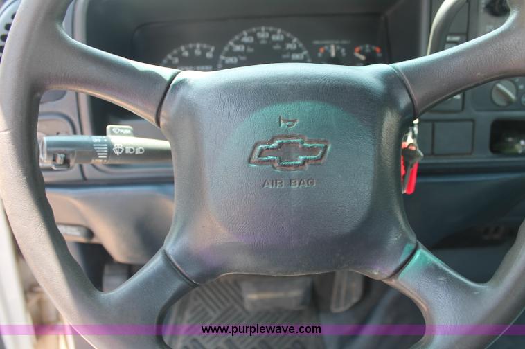 image for item C2599 1998 Chevrolet Cheyenne 1500 pickup truck