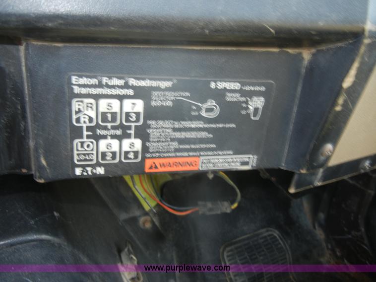 image for item D4159 1989 International 2674 semi truck cab and chassis