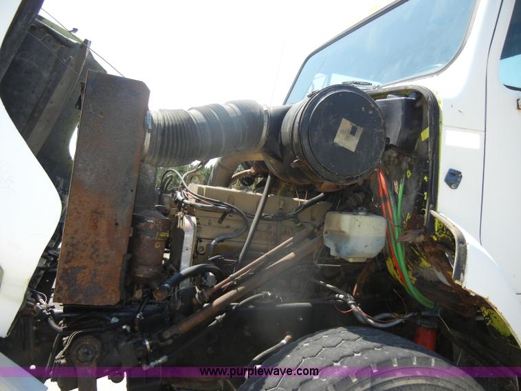 image for item D4159 1989 International 2674 semi truck cab and chassis