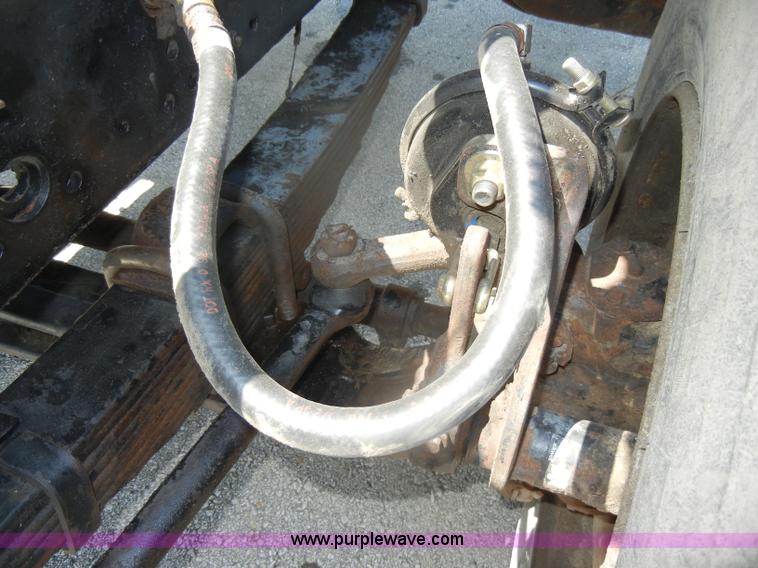 image for item D4159 1989 International 2674 semi truck cab and chassis