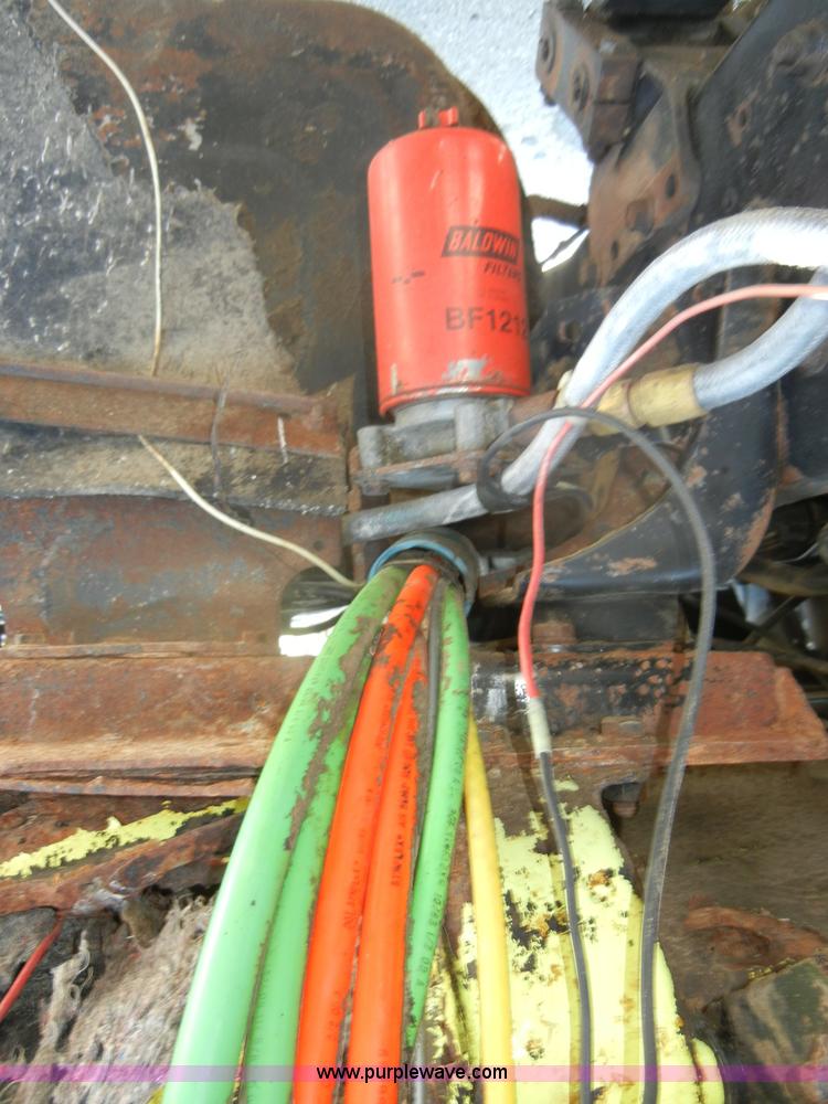 image for item D4159 1989 International 2674 semi truck cab and chassis