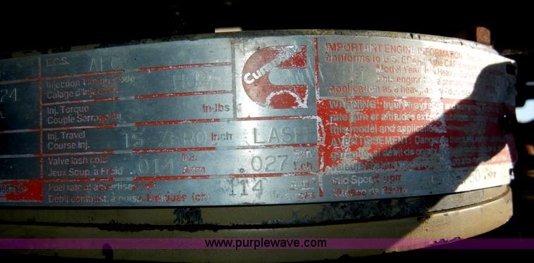 image for item D4159 1989 International 2674 semi truck cab and chassis