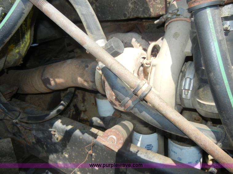 image for item D4159 1989 International 2674 semi truck cab and chassis