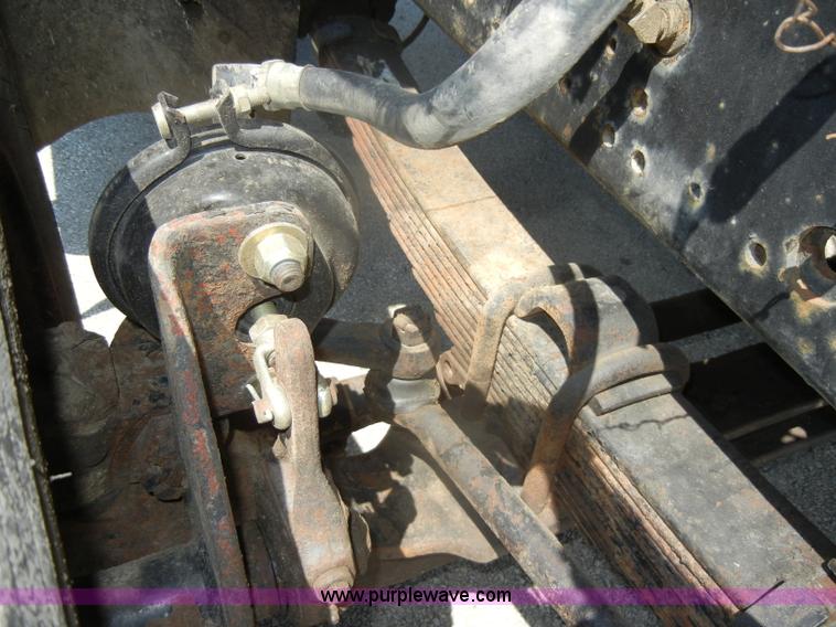 image for item D4159 1989 International 2674 semi truck cab and chassis