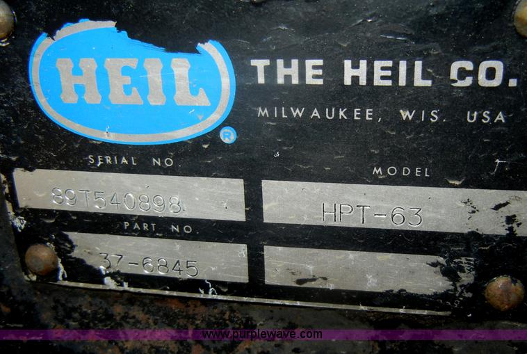 image for item D4159 1989 International 2674 semi truck cab and chassis