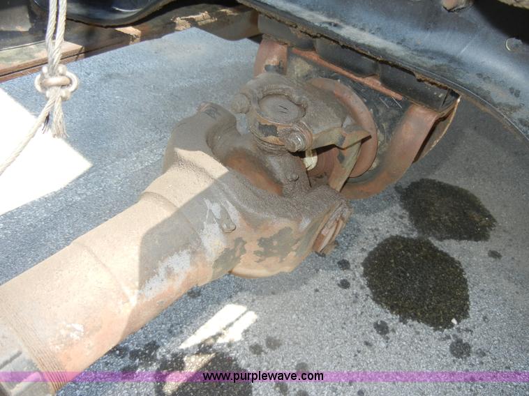 image for item D4159 1989 International 2674 semi truck cab and chassis