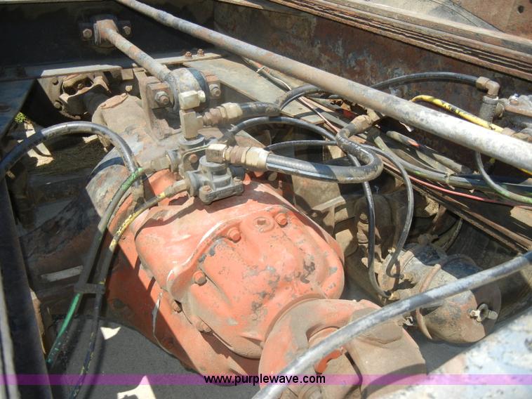 image for item D4159 1989 International 2674 semi truck cab and chassis