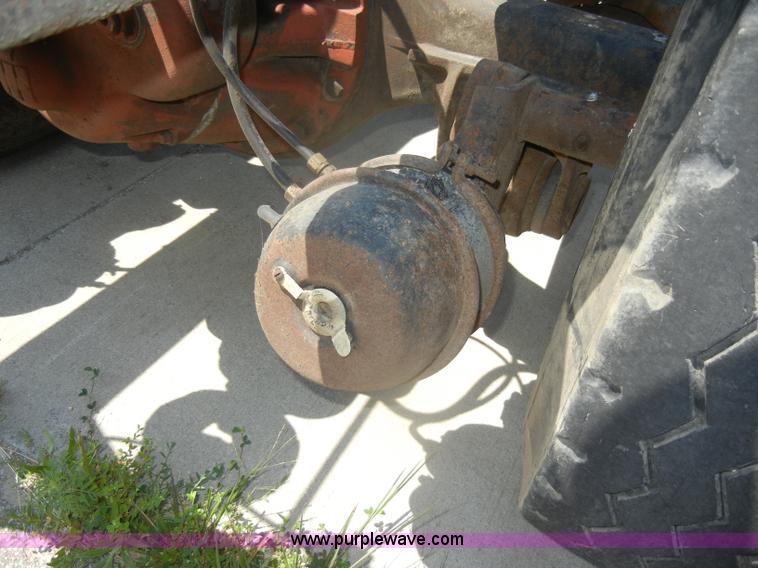 image for item D4159 1989 International 2674 semi truck cab and chassis