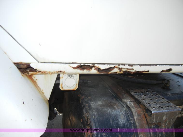 image for item D4159 1989 International 2674 semi truck cab and chassis