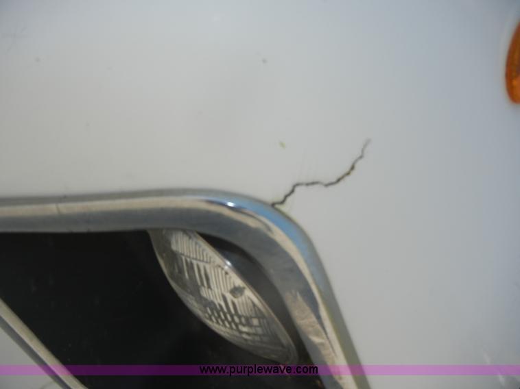 image for item D4159 1989 International 2674 semi truck cab and chassis