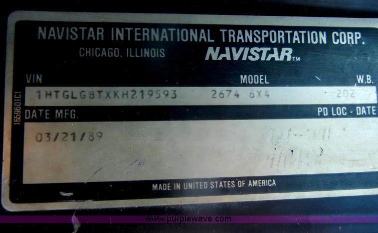 image for item D4159 1989 International 2674 semi truck cab and chassis