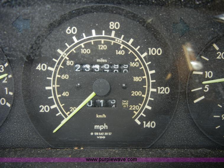 image for item D4241 1987 Mercedes Benz 300 SDL