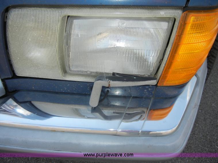 image for item D4241 1987 Mercedes Benz 300 SDL