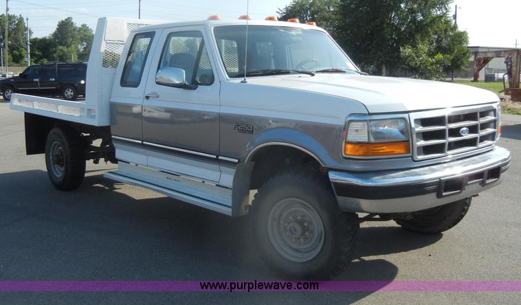 image for item D4243 1997 Ford F250 Heavy Duty flatbed pickup truck