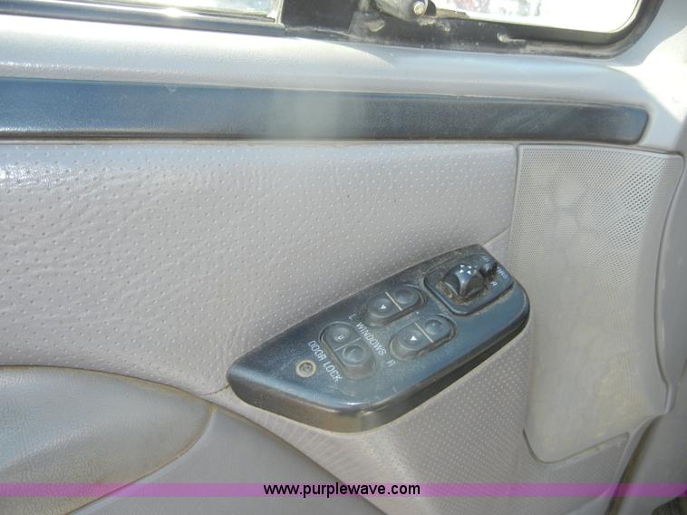 image for item D4243 1997 Ford F250 Heavy Duty flatbed pickup truck