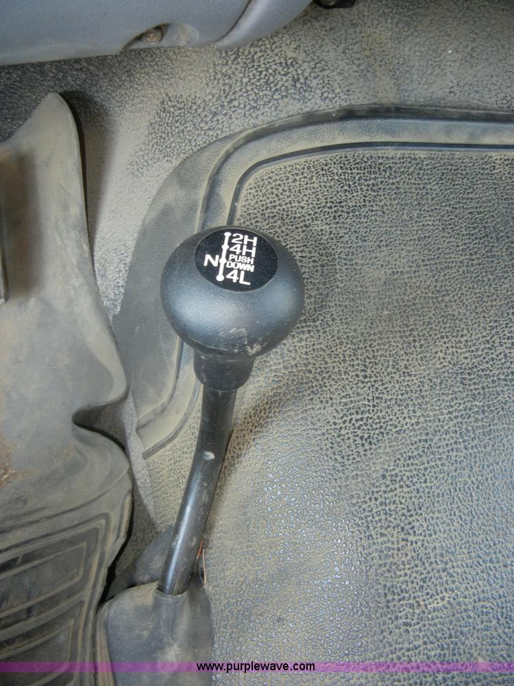 image for item D4243 1997 Ford F250 Heavy Duty flatbed pickup truck