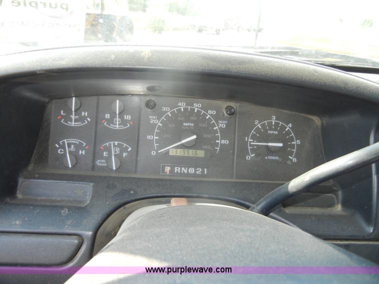 image for item D4243 1997 Ford F250 Heavy Duty flatbed pickup truck