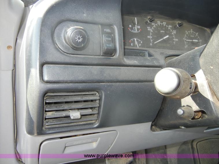 image for item D4243 1997 Ford F250 Heavy Duty flatbed pickup truck