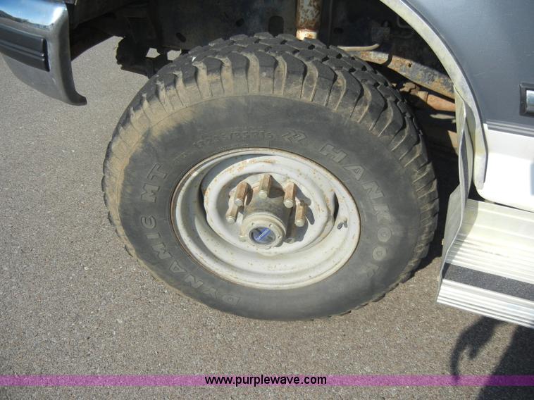 image for item D4243 1997 Ford F250 Heavy Duty flatbed pickup truck