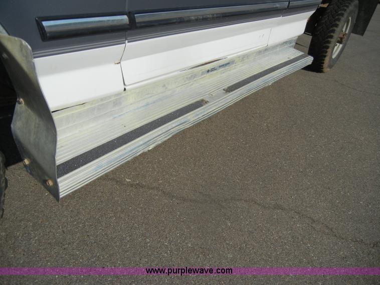 image for item D4243 1997 Ford F250 Heavy Duty flatbed pickup truck