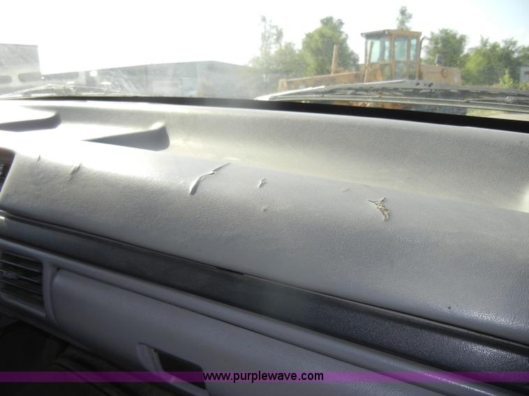 image for item D4243 1997 Ford F250 Heavy Duty flatbed pickup truck