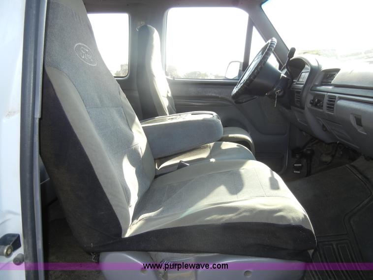 image for item D4243 1997 Ford F250 Heavy Duty flatbed pickup truck