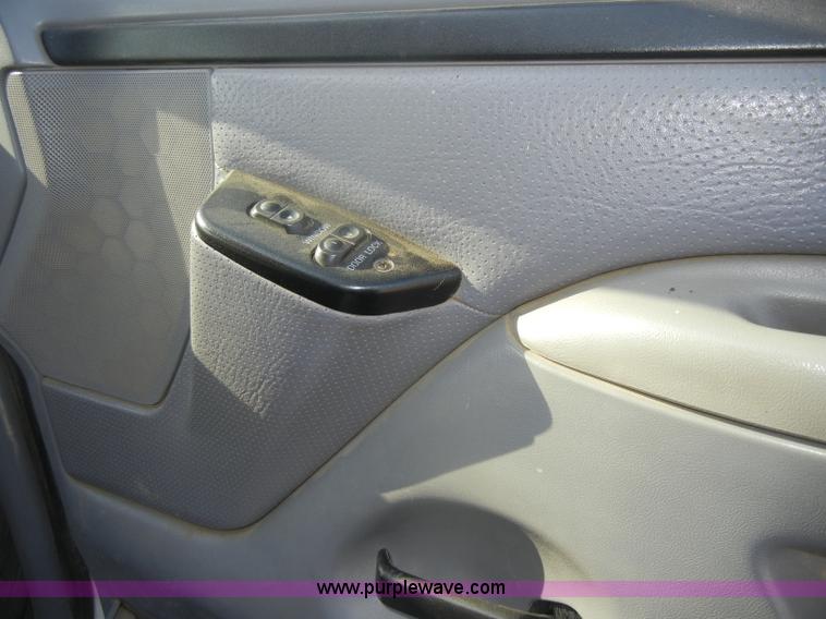 image for item D4243 1997 Ford F250 Heavy Duty flatbed pickup truck