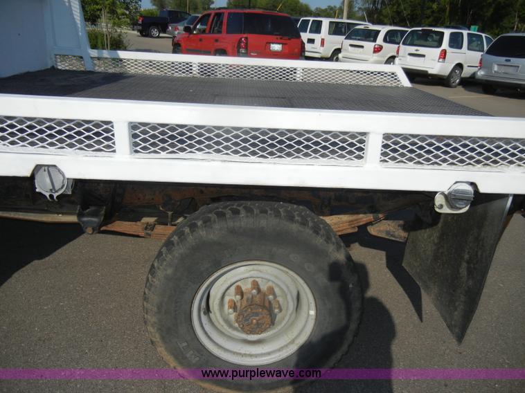 image for item D4243 1997 Ford F250 Heavy Duty flatbed pickup truck