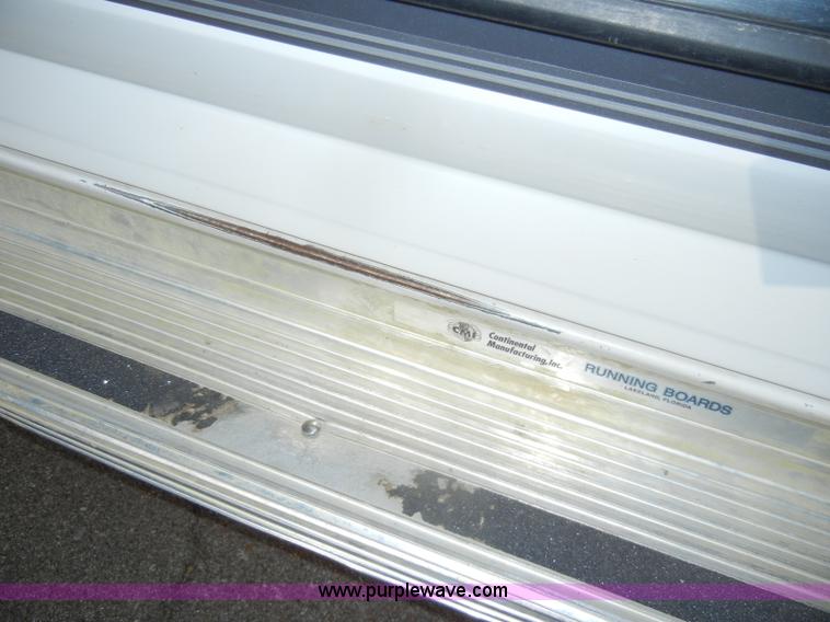 image for item D4243 1997 Ford F250 Heavy Duty flatbed pickup truck