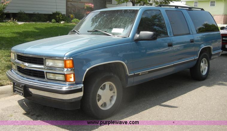 image for item D4244 1996 Chevrolet Suburban 1500 LS SUV