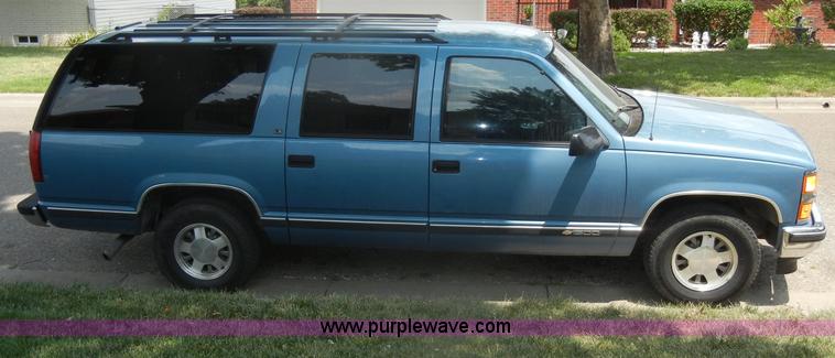 image for item D4244 1996 Chevrolet Suburban 1500 LS SUV