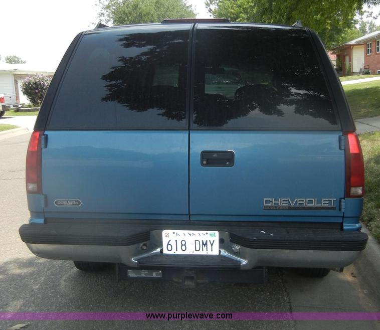 image for item D4244 1996 Chevrolet Suburban 1500 LS SUV