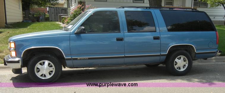 image for item D4244 1996 Chevrolet Suburban 1500 LS SUV