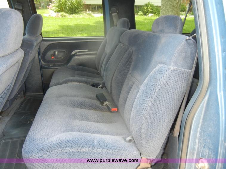 image for item D4244 1996 Chevrolet Suburban 1500 LS SUV