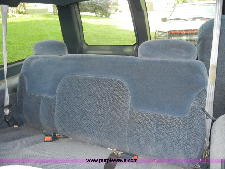 image for item D4244 1996 Chevrolet Suburban 1500 LS SUV