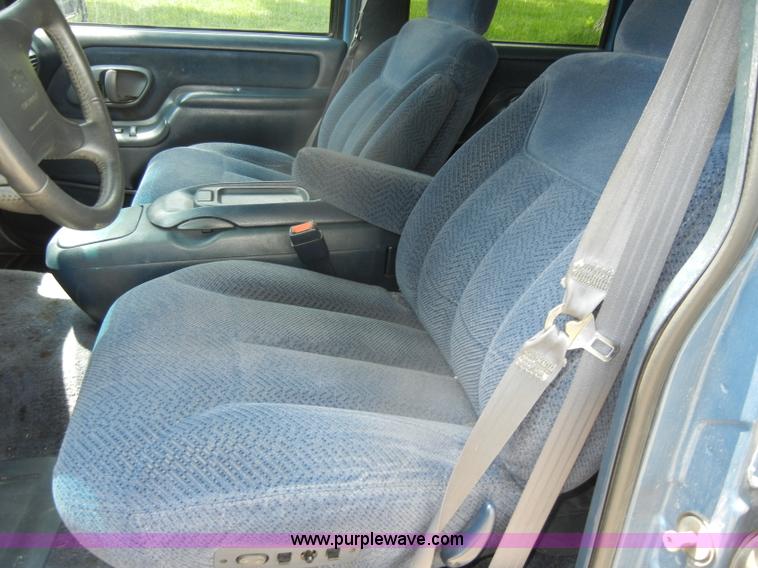 image for item D4244 1996 Chevrolet Suburban 1500 LS SUV