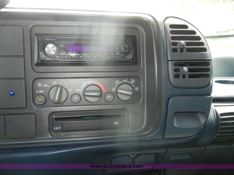 image for item D4244 1996 Chevrolet Suburban 1500 LS SUV