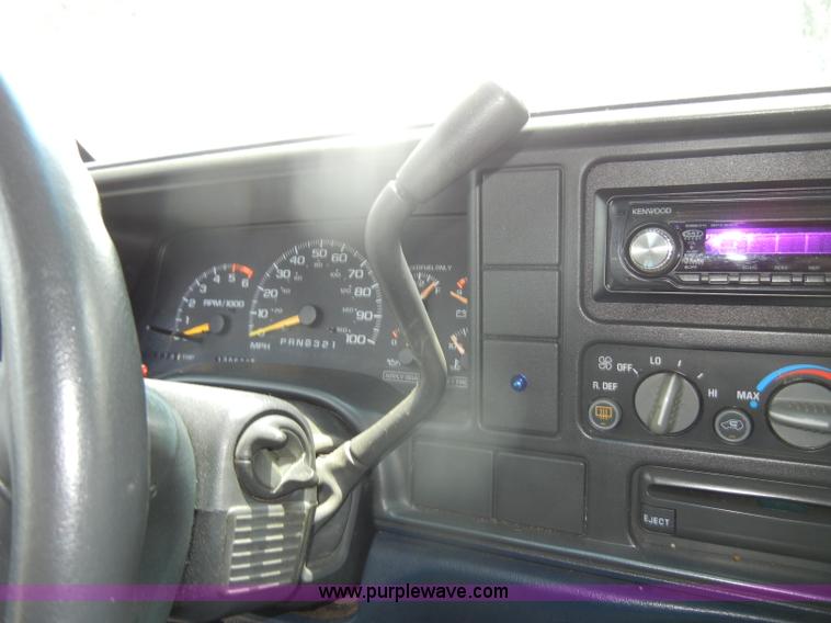 image for item D4244 1996 Chevrolet Suburban 1500 LS SUV