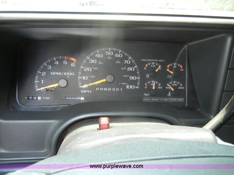 image for item D4244 1996 Chevrolet Suburban 1500 LS SUV