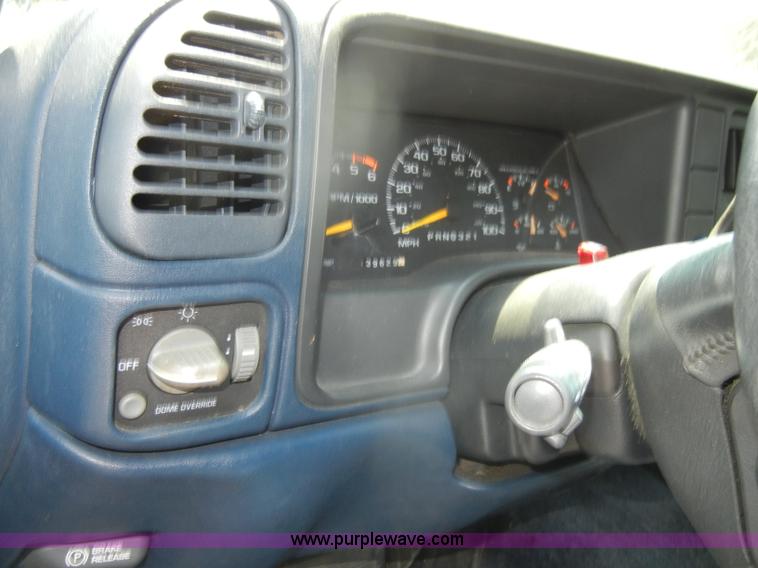 image for item D4244 1996 Chevrolet Suburban 1500 LS SUV