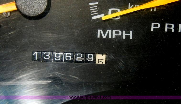 image for item D4244 1996 Chevrolet Suburban 1500 LS SUV