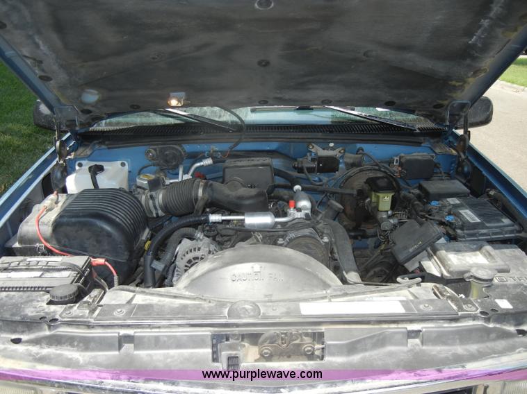 image for item D4244 1996 Chevrolet Suburban 1500 LS SUV