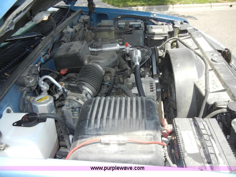 image for item D4244 1996 Chevrolet Suburban 1500 LS SUV