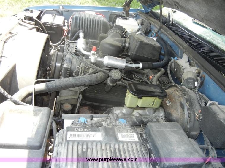 image for item D4244 1996 Chevrolet Suburban 1500 LS SUV