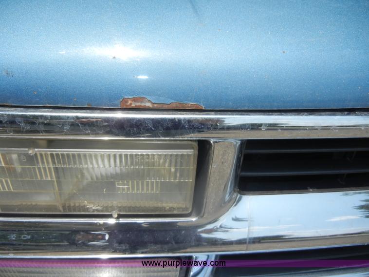 image for item D4244 1996 Chevrolet Suburban 1500 LS SUV